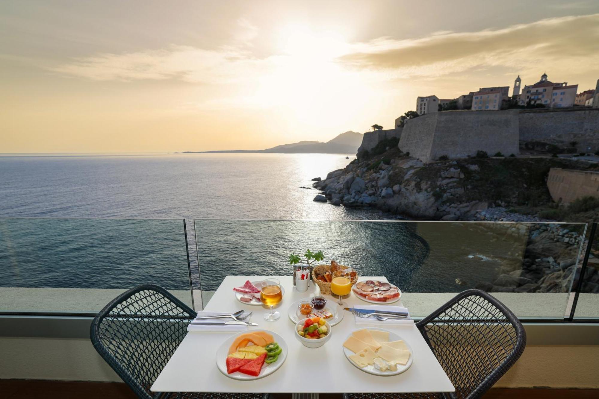 Hotel Saint Christophe Кальві Екстер'єр фото