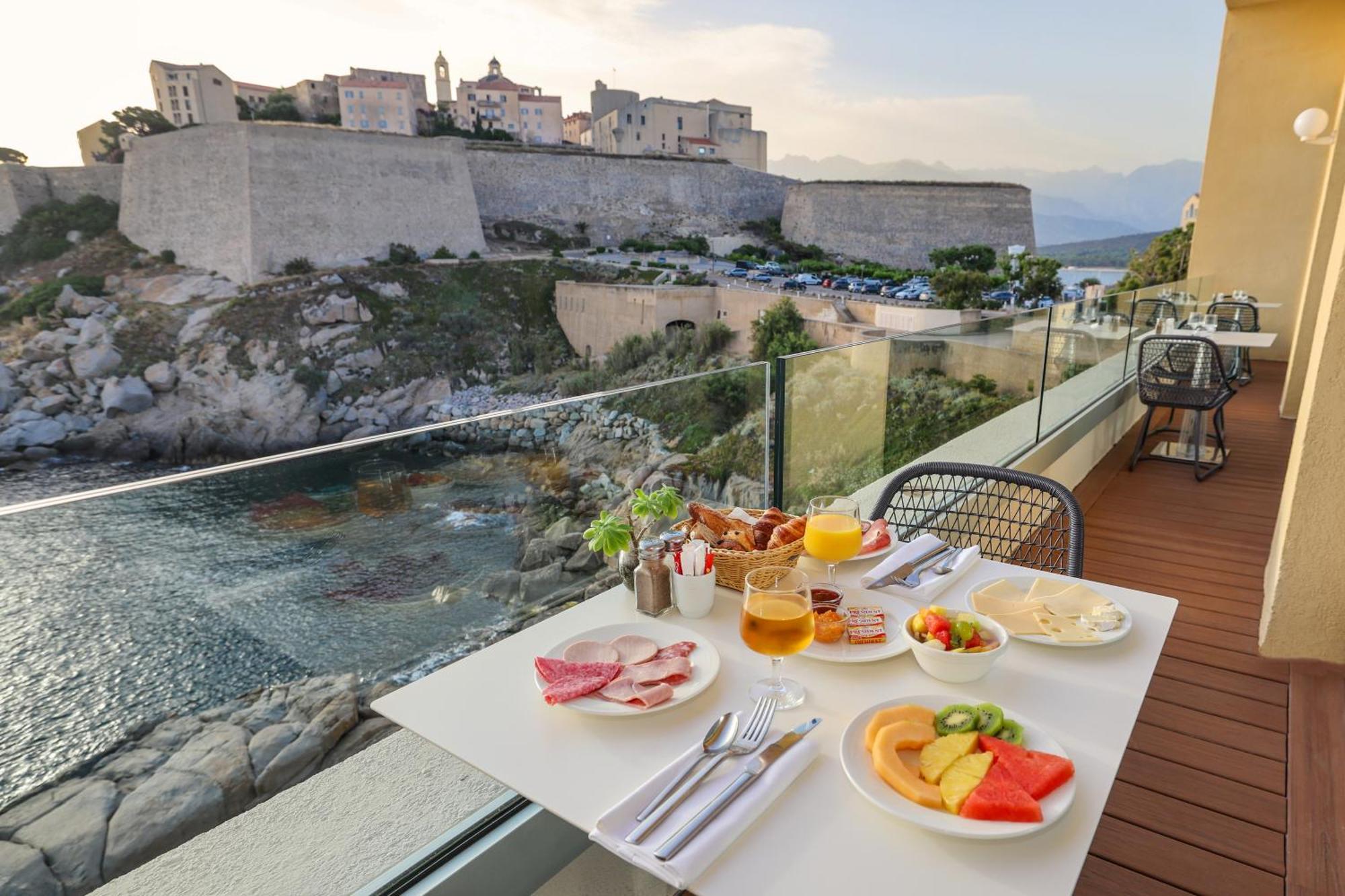 Hotel Saint Christophe Кальві Екстер'єр фото